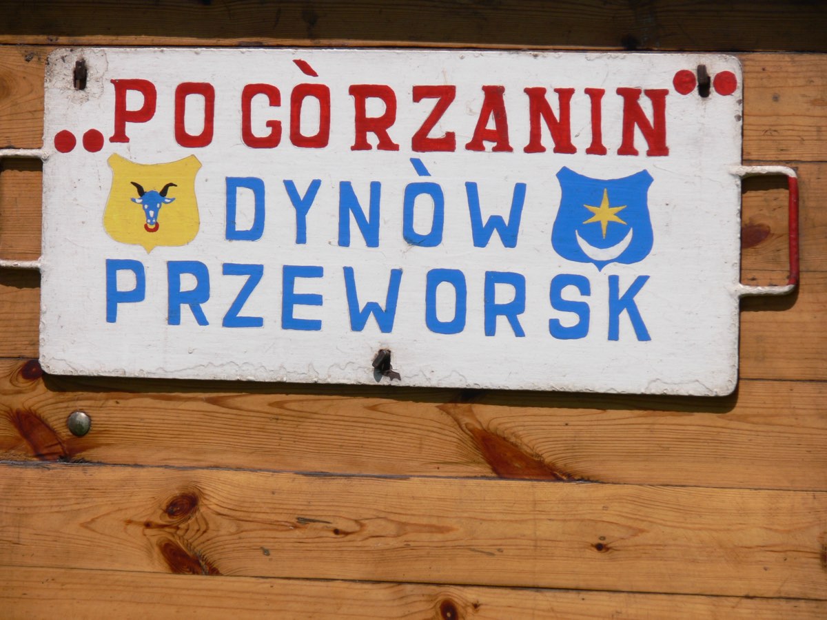 Tablica kolejki Pogórzanin Dynów–Przeworsk / Sign of the Pogórzanin train, Dynów–Przeworsk